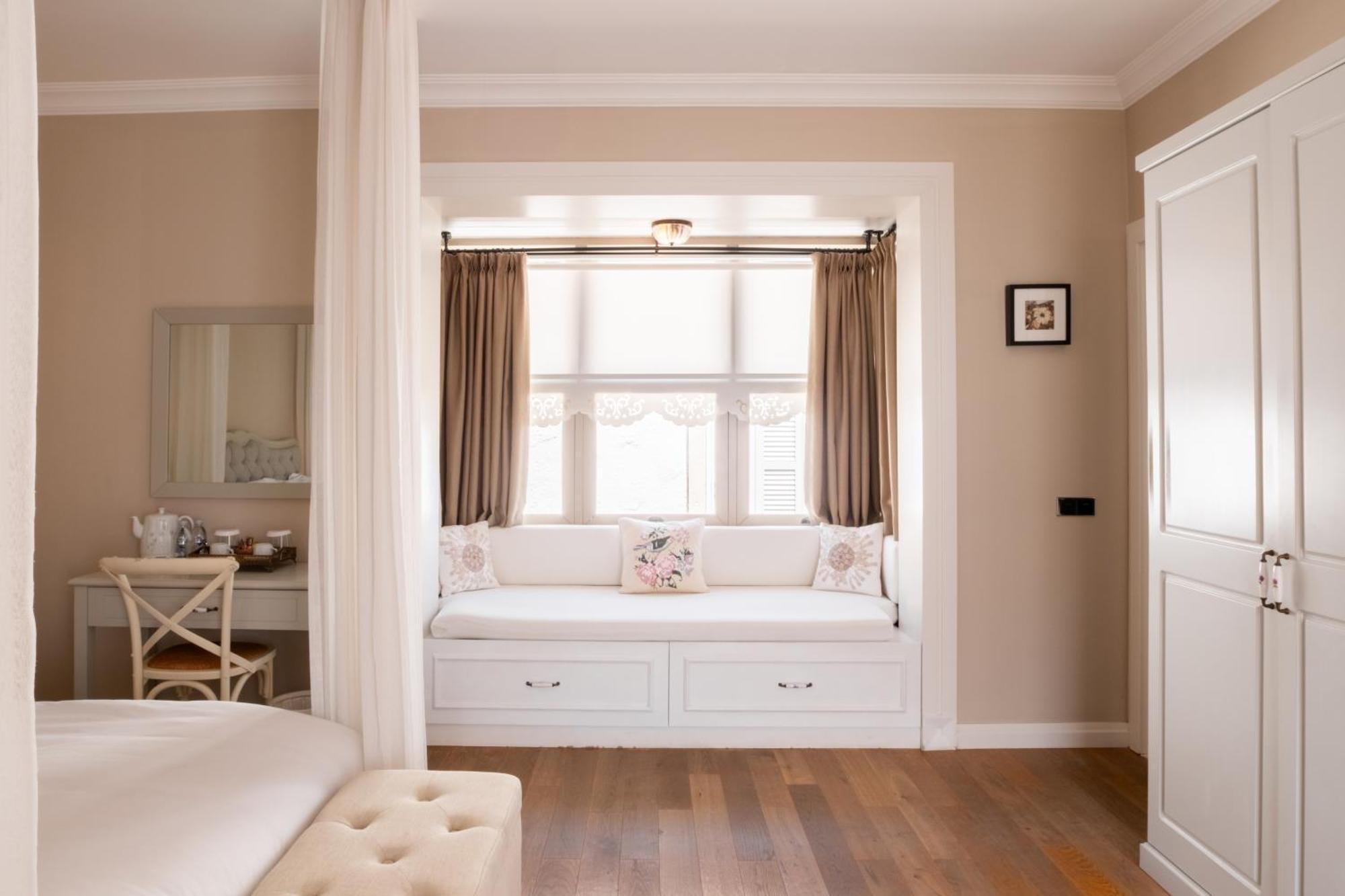 Deluxe Room with Bay Window,1678655252:JPEG